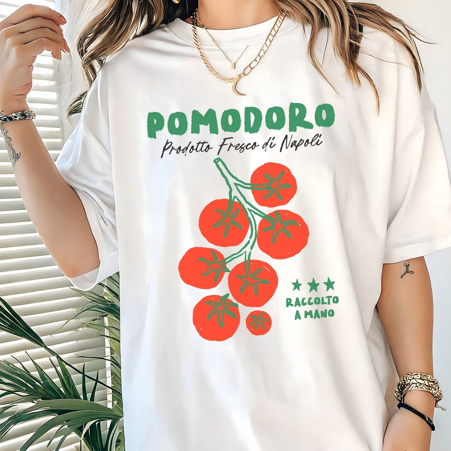 Vintage-style tomato graphic t-shirt with Italian wording and cozy summer vibe in white