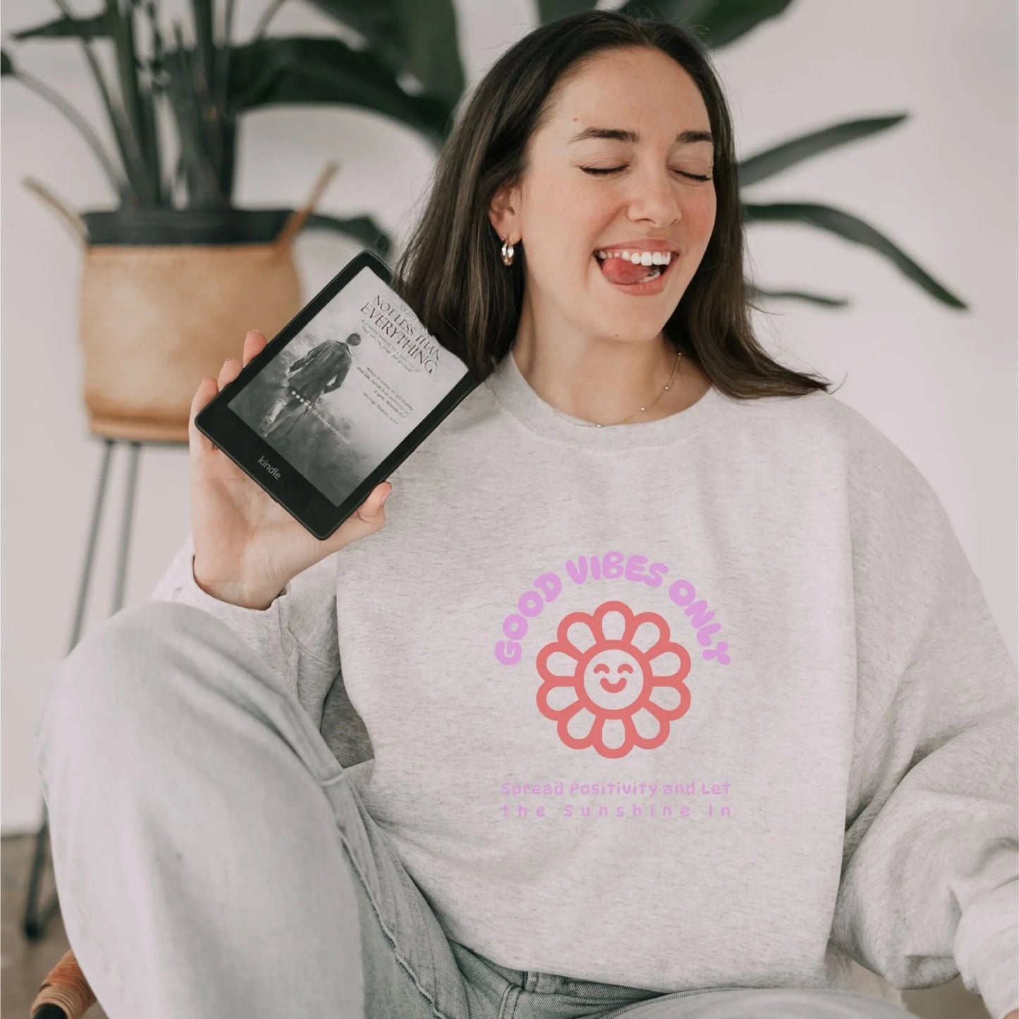 Good Vibes Only sweatshirt with cute flower design, perfect for spreading positivity and retro vibes.