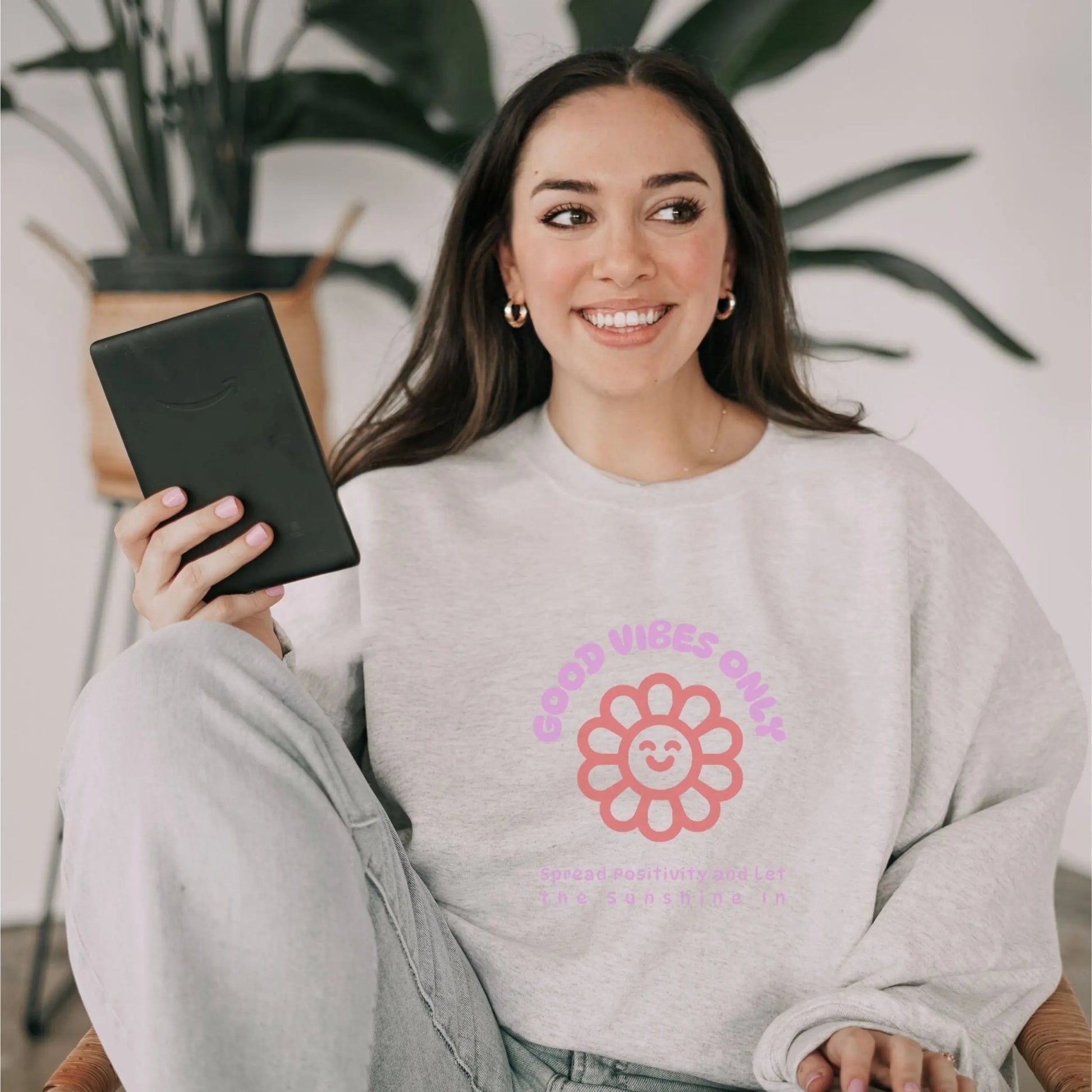 Good Vibes Only sweatshirt with cute flower design, perfect for spreading positivity and retro vibes.