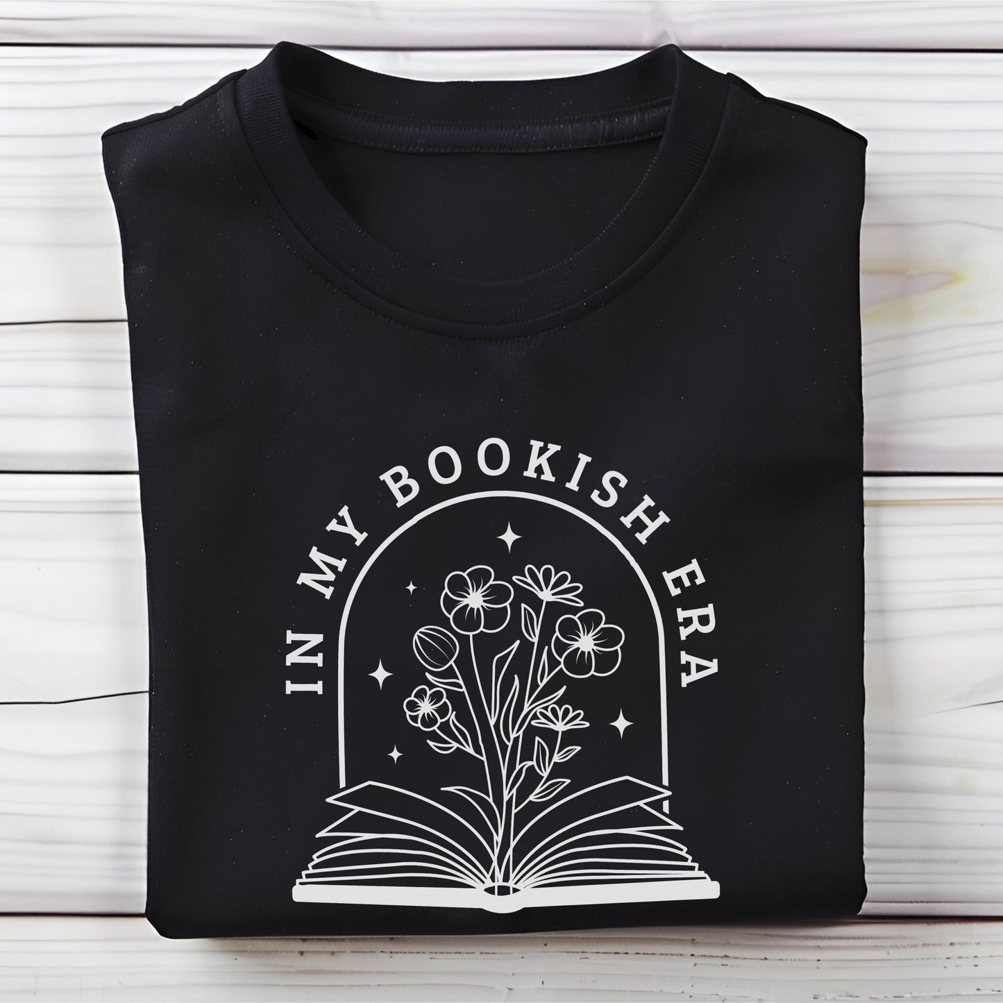 Minimalist “In My Bookish Era” t-shirt in modern serif font, perfect for cozy readers and everyday book lovers.