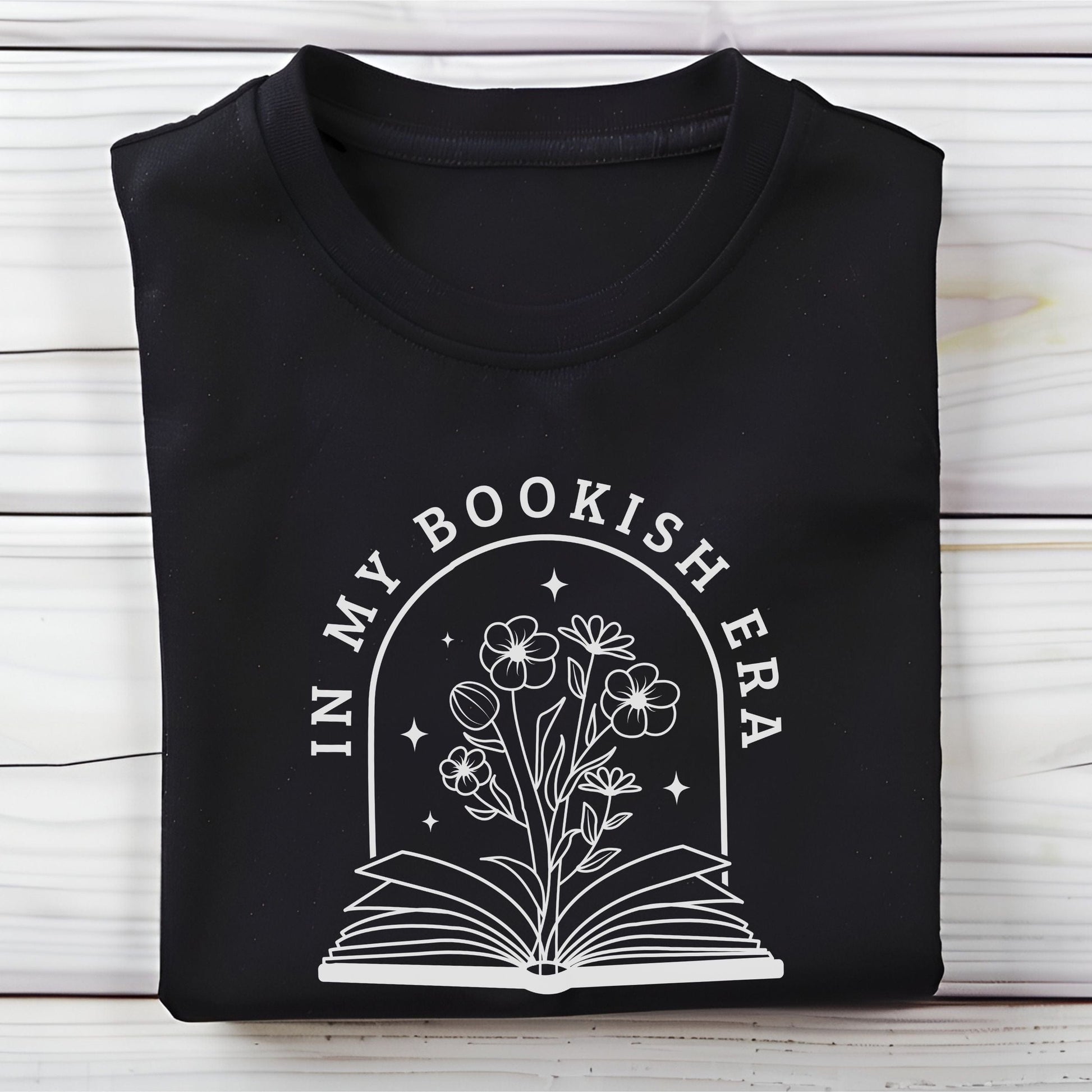 Minimalist “In My Bookish Era” t-shirt in modern serif font, perfect for cozy readers and everyday book lovers.