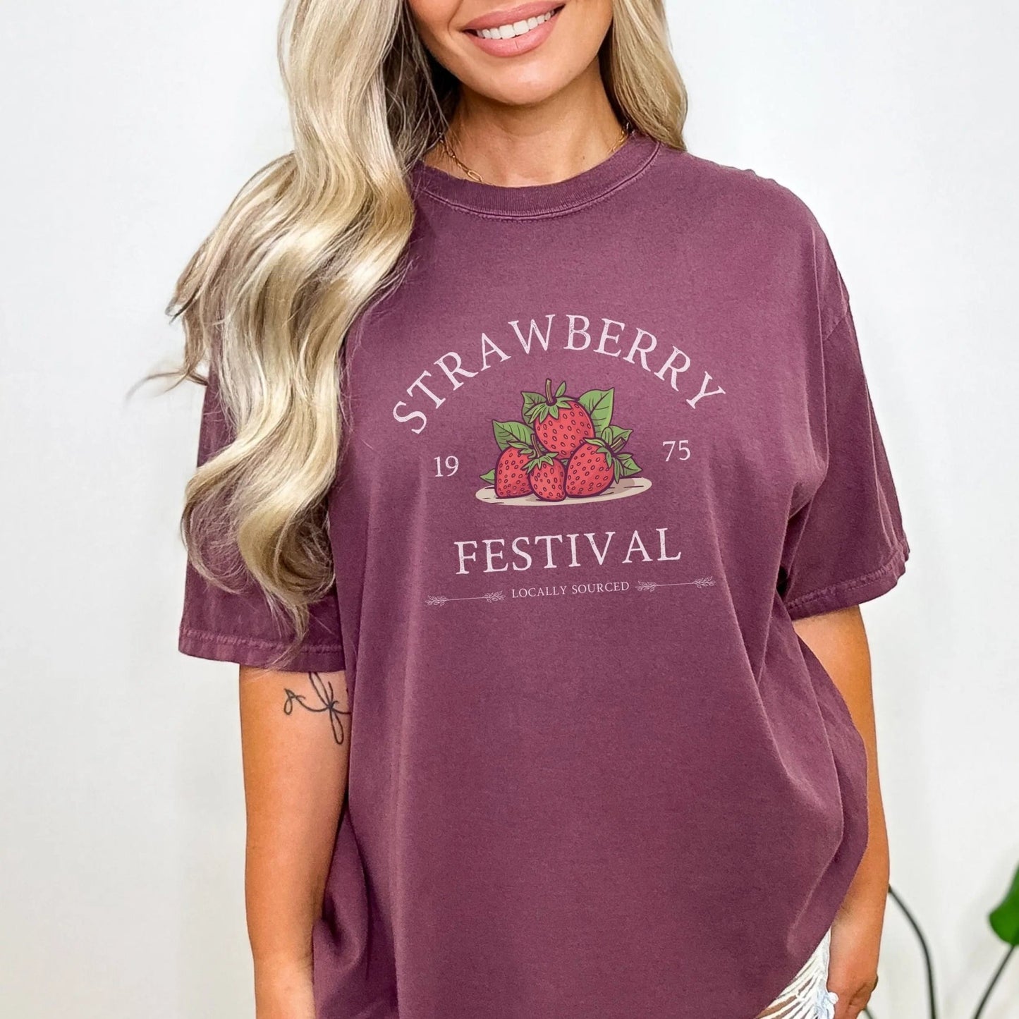 "Strawberry Festival" t-shirt, 100% cotton, available in 9 colors, perfect for strawberry lovers.