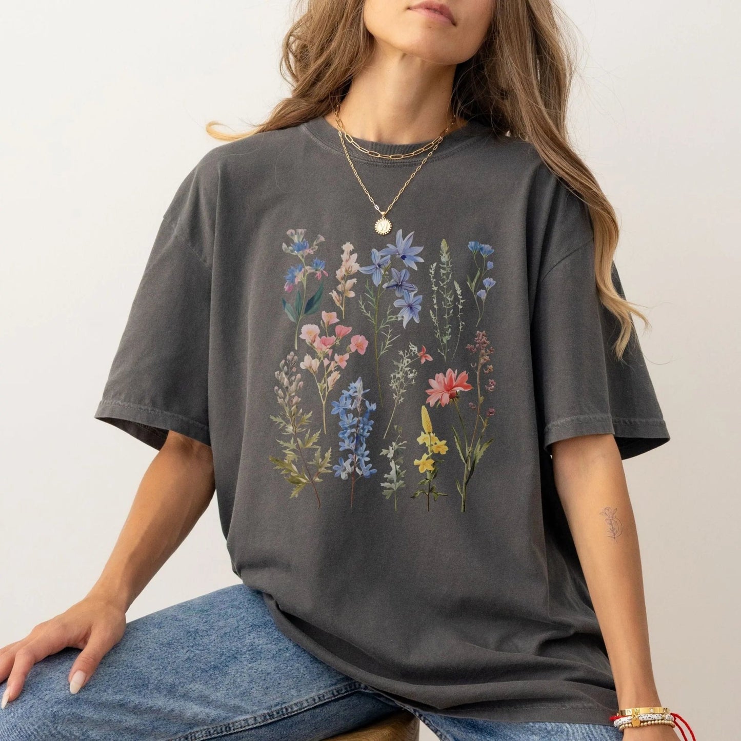 "Vintage Wildflower" shirt with botanical design, 100% cotton, available in 6 colors.